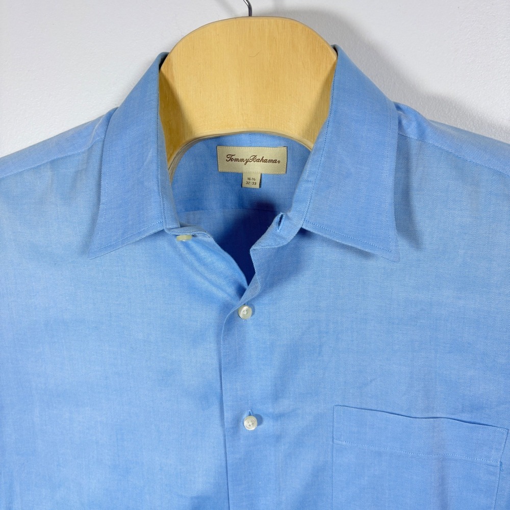 Tommy Bahama Mens Light Blue Herringbone Cotton Button Down Shirt 16.5 32/33 - Picture 1 of 4